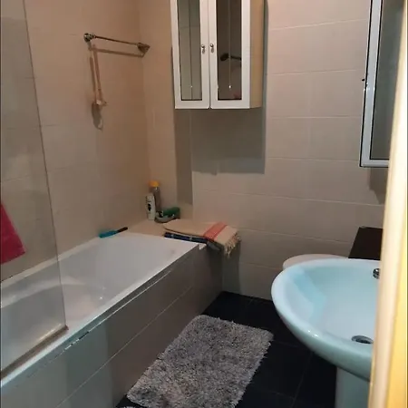 2 Bedrooms * 그지라